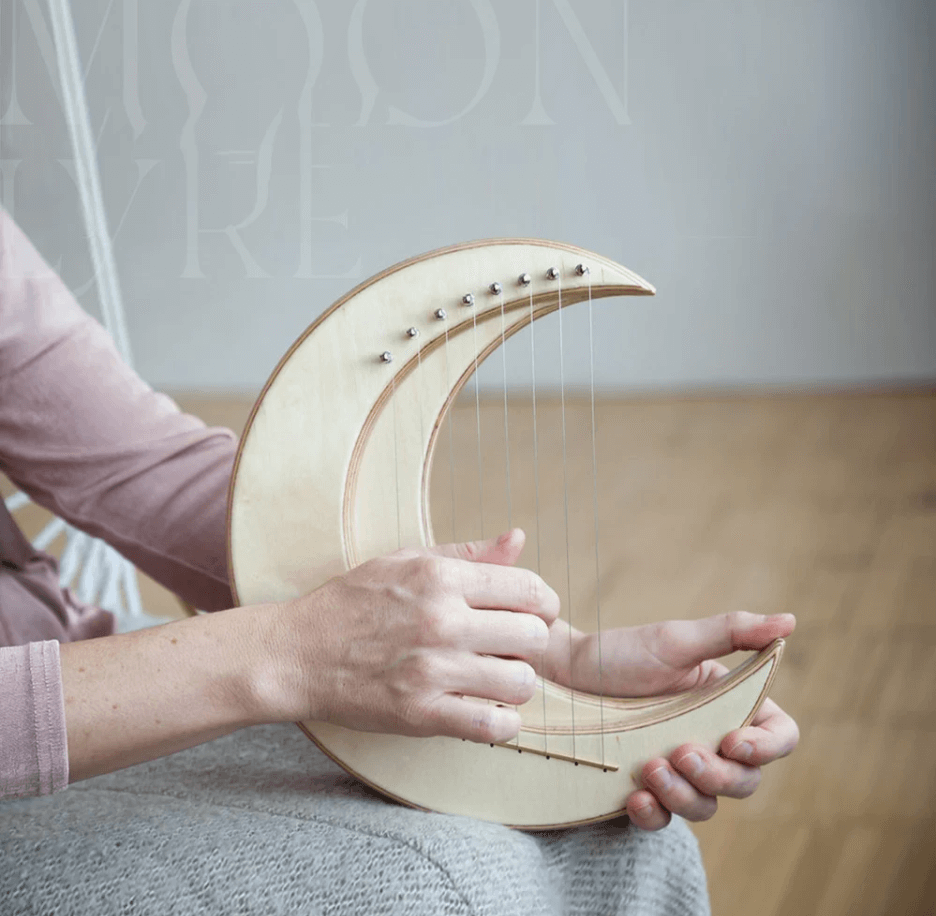 Crescent String April Yang Moon Lyre Harp| Hluru Luna Crescent 8/11/15 String Harp ...